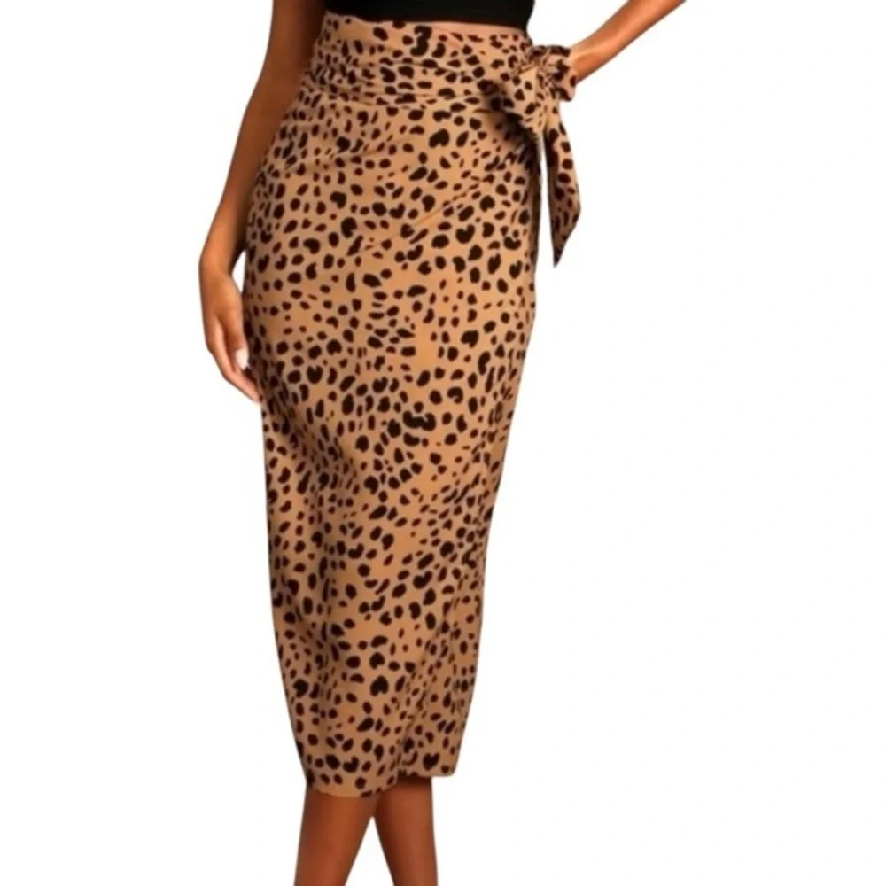 Lulus Gauzy Tan Leopard Print Midi Wrap Skirt Size Small. Waist 26”.